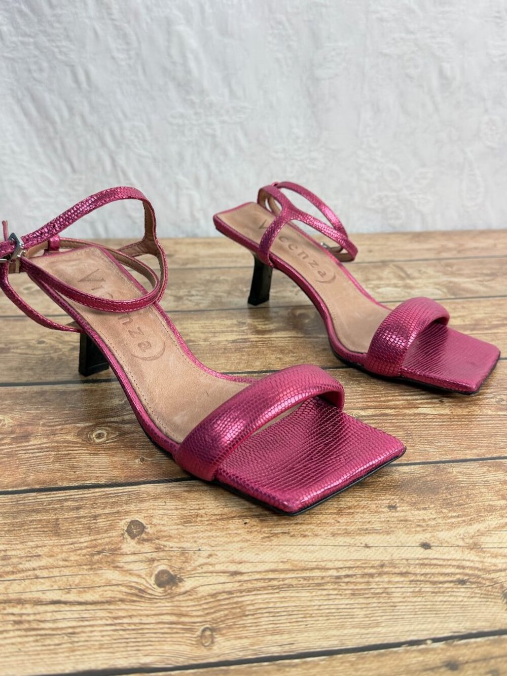 Vicenza Women's Size 5 Pink Metallic Strappy Kitten Heel Sandals Leather NEW